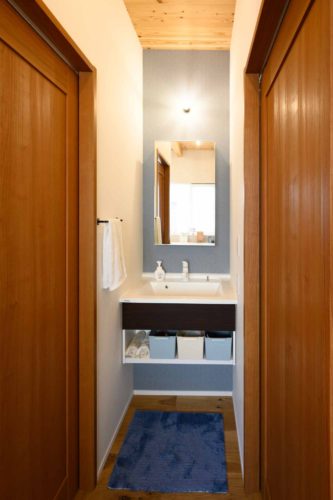 中庭付き平屋の洗面 幅910の洗面台(Panasonic) 飯田市の施工事例