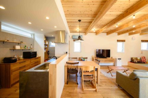 中庭付き平屋のLDK 自然素材のインテリア 飯田市の施工事例