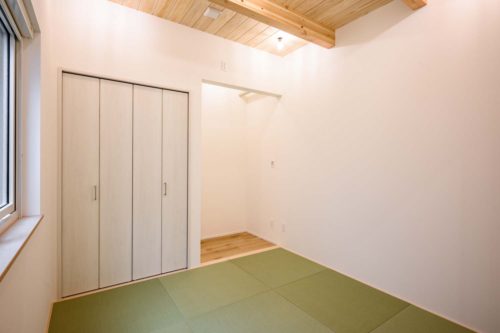 中庭と吹抜のある２階建：飯田市