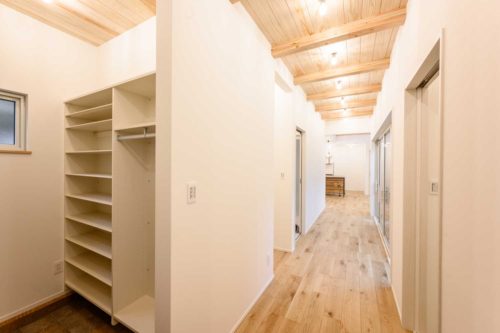 中庭と吹抜のある２階建：飯田市