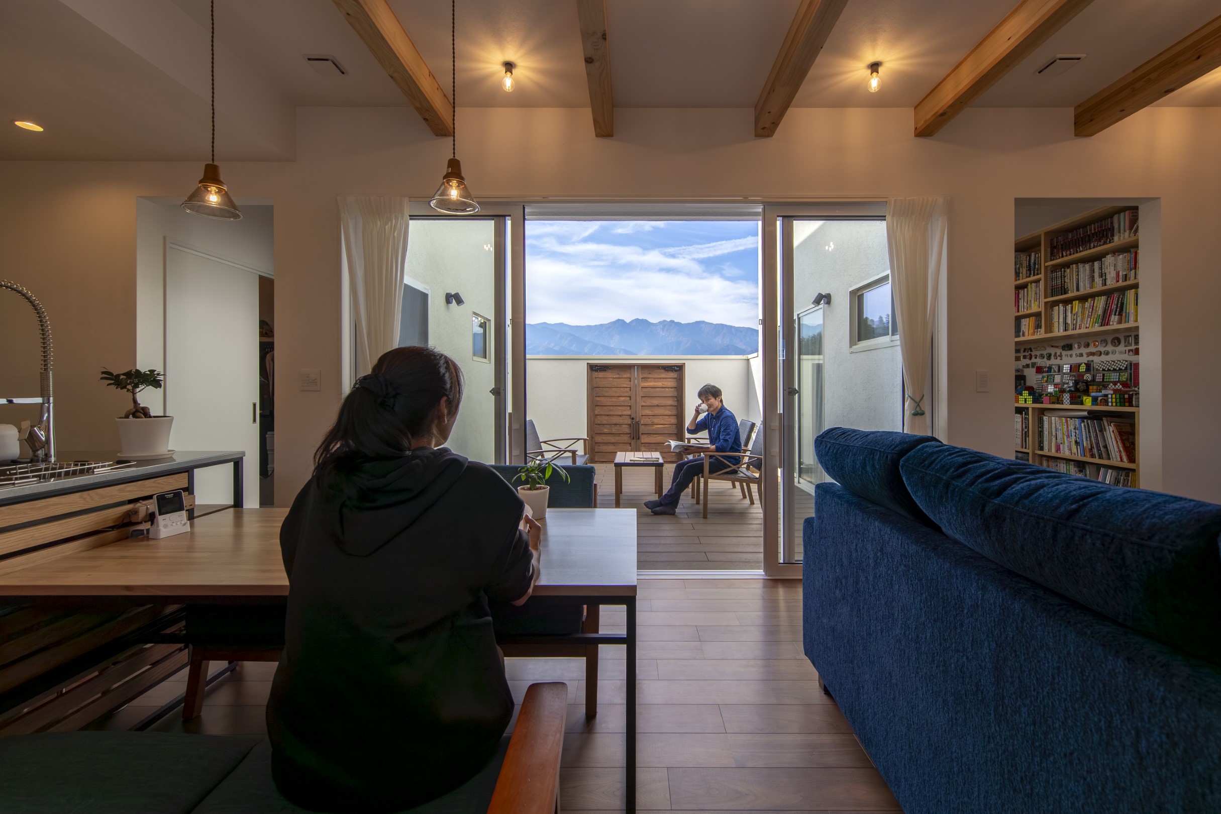 山を一望できる中庭のある家（中川村）