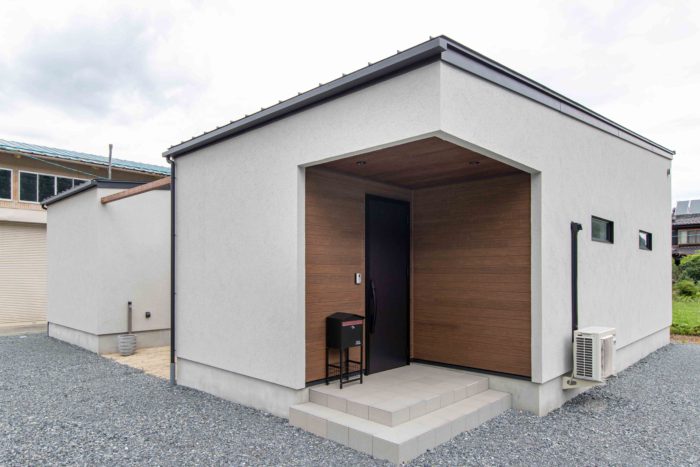 中庭付き平屋の玄関　飯田市下伊那郡の施工事例