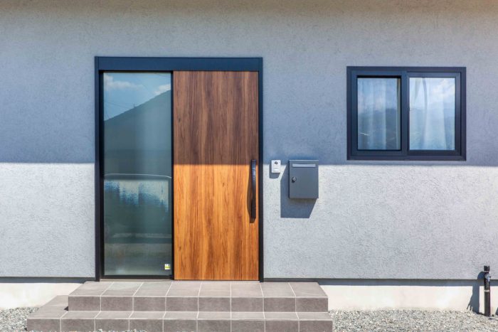 平屋の玄関引戸 飯田市の施工事例