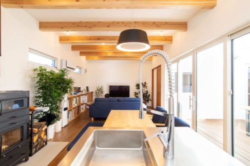 飯田市　注文住宅　平屋　中庭　リビング