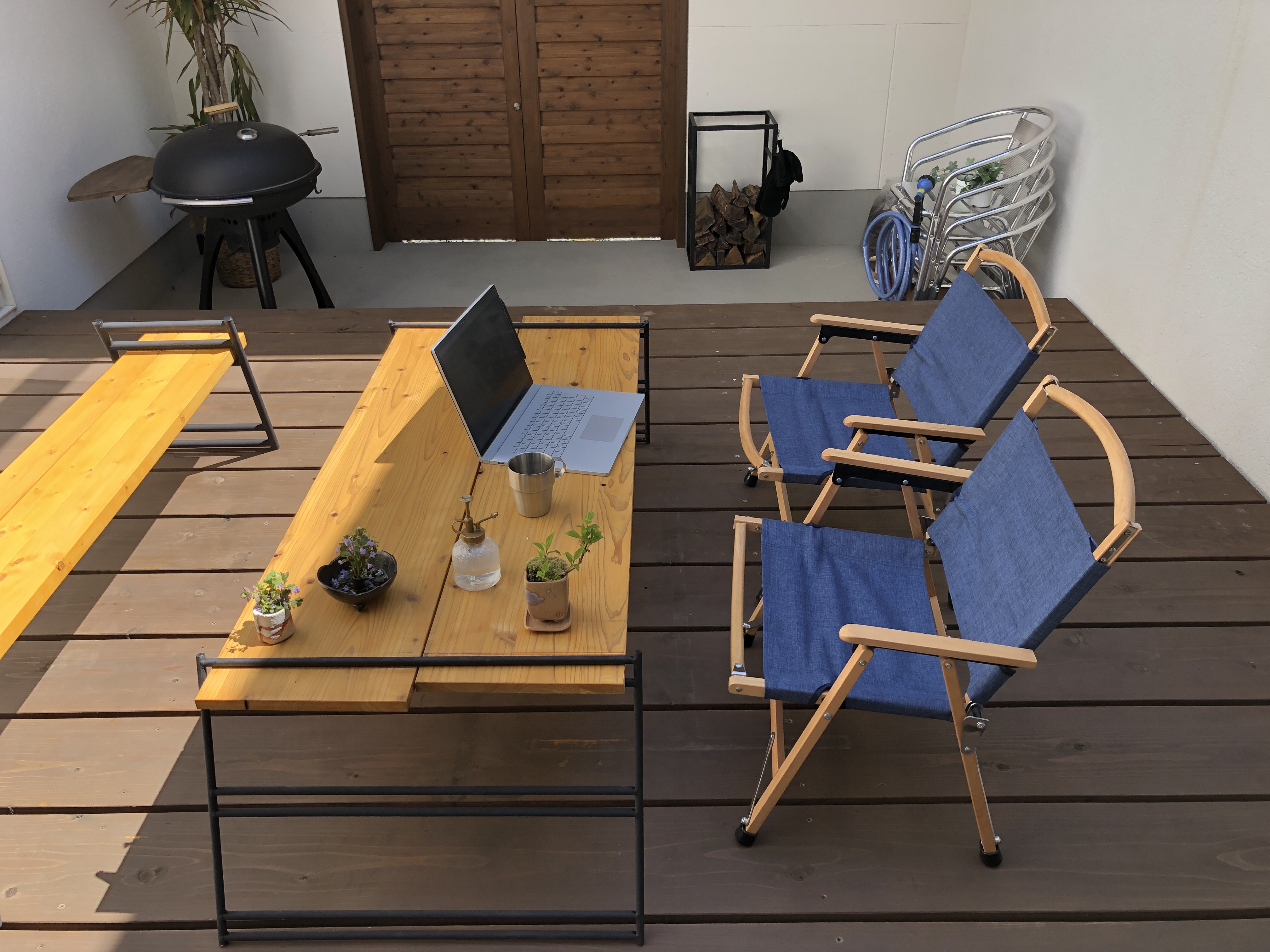 中庭でテレワーク