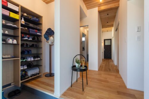 伊那谷の景色を生かした平屋