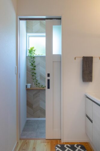 伊那谷の景色を生かした平屋