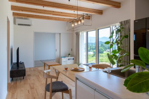 伊那谷の景色を生かした平屋