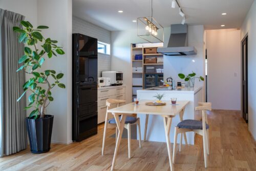 伊那谷の景色を生かした平屋