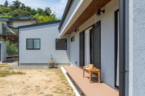 伊那谷の景色を生かした平屋