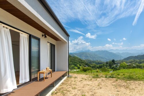 伊那谷の景色を生かした平屋