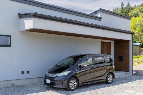 伊那谷の景色を生かした平屋