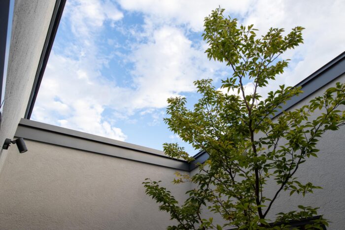 季節を感じられる中庭の家