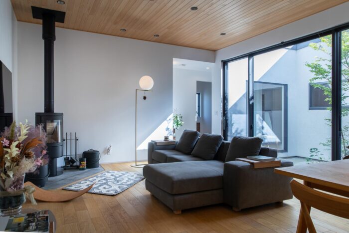 季節を感じられる中庭の家